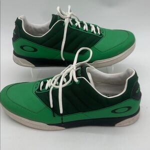 OAKLEY Sector Men's Size 12 Green Two-Tone SPIKELESS Golf Shoes 14067-70F EUC